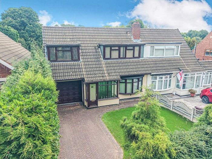 4 Bedroom Semi-Detached House For Sale In Green Lane, Shelfield, Walsall, WS4