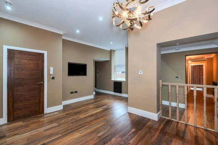 1 Bedroom Flat To Rent In Oaklands Gate, Northwood, HA6