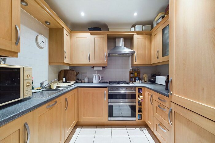 2 Bedroom Flat For Sale In Marsh Place, Pangbourne, Reading, RG8