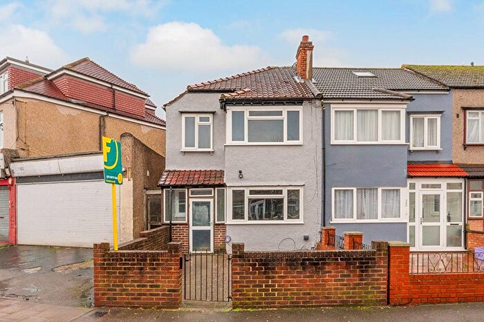 3 Bedroom Terraced House To Rent In Grove Road, Mitcham, CR4