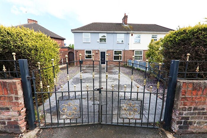 3 Bedroom Semi-Detached House For Sale In Grange Lane, New Rossington, Doncaster, DN11