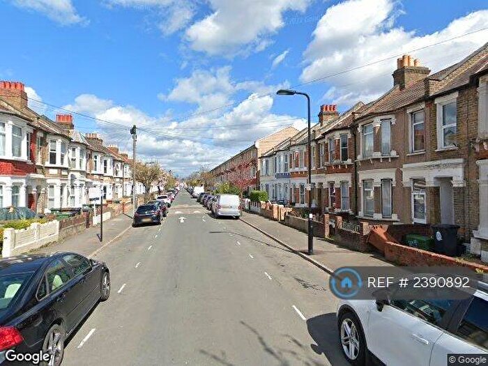 2 Bedroom Flat To Rent In Claude Road, Leyton, E10