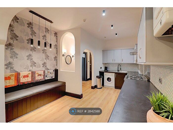 2 Bedroom Flat To Rent In Bembridge Crescent, Portsmouth, PO4