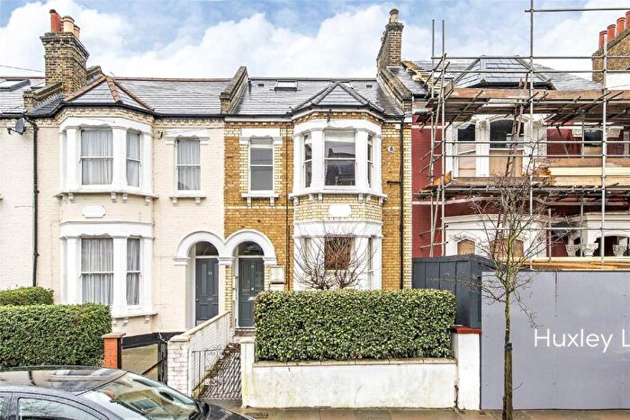 1 Bedroom Flat To Rent In Endlesham Road, London, SW12