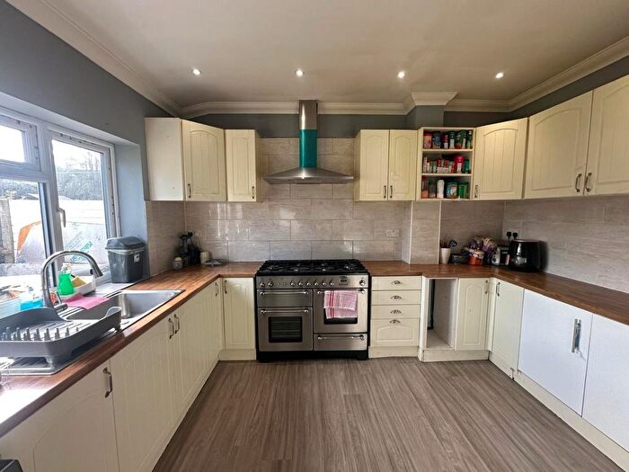 5 Bedroom Semi-detached House To Rent In Cumberland Road, Harrow, HA1