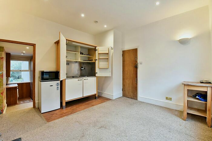 1 Bedroom Flat To Rent In Kingswood Road, London, SW2
