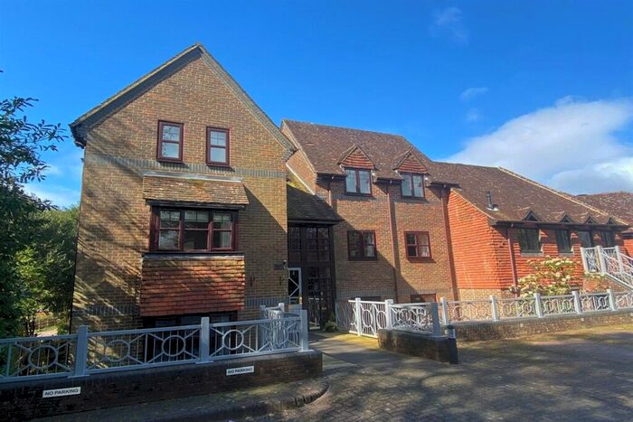 2 Bedroom Flat To Rent In Three Gates Lane, Haslemere, GU27