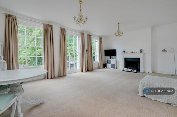 2 Bedroom Flat To Rent In Regents Court, Beckenham, BR3