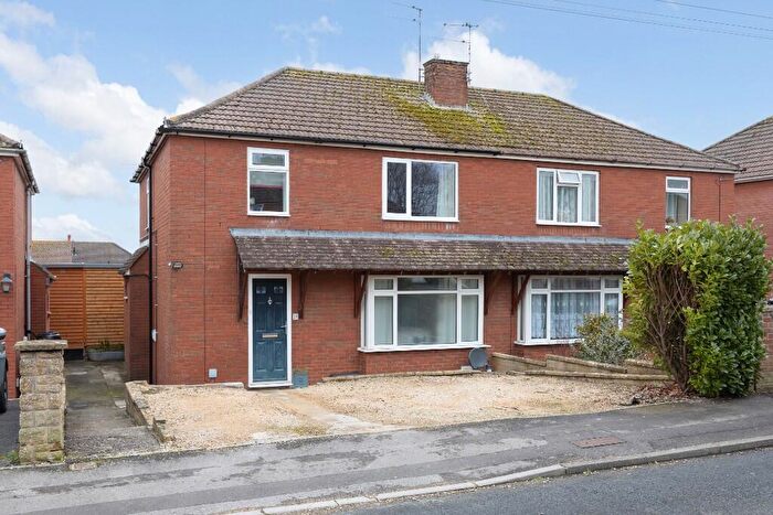 3 Bedroom Semi Detached House For Sale In Talbot Road, Trowbridge, BA14