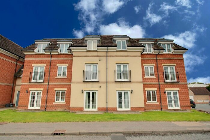 2 Bedroom Flat To Rent In Navarre Court, Primrose Hill, Kings Langley, WD4