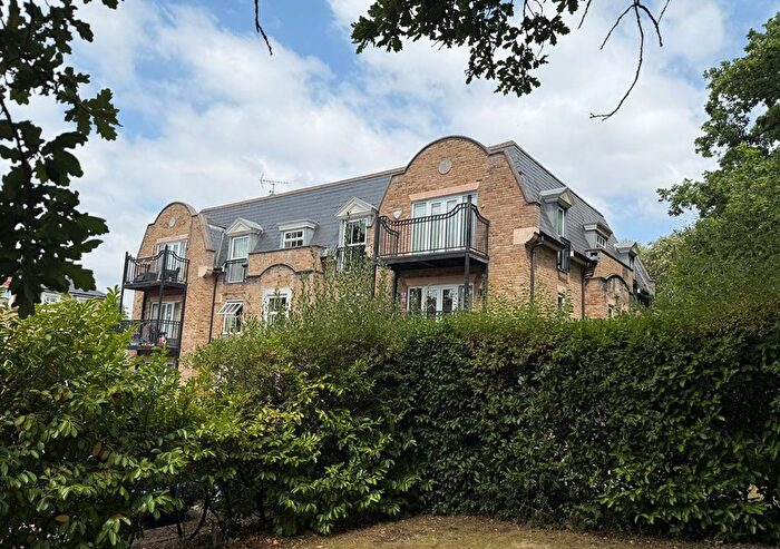 2 Bedroom Flat For Sale In St. James Gate, Ascot, SL5