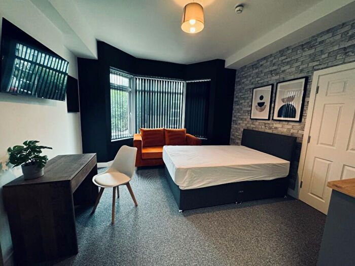 6 Bedroom End Of Terrace House To Rent In Grange Road - Studios - July, CH2