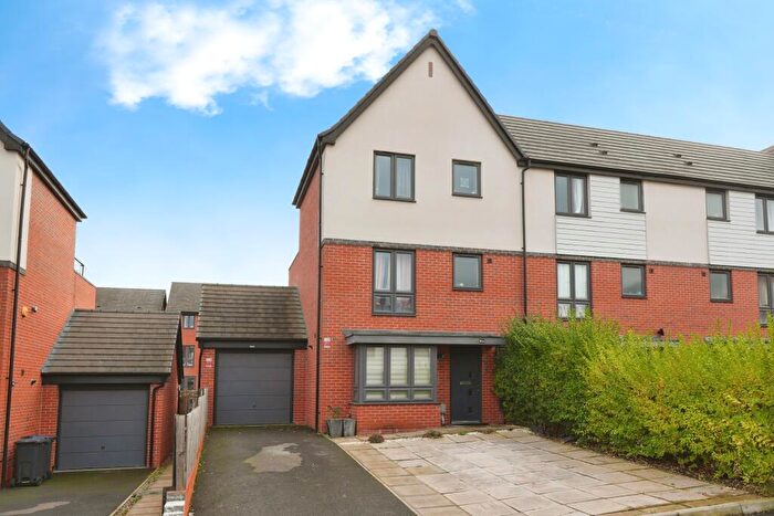 4 Bedroom End Of Terrace House For Sale In Ambassador Avenue, Birmingham, B31
