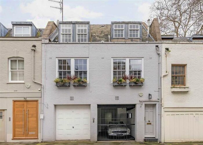 2 Bedroom Flat To Rent In Devonshire Mews South, London, W1G