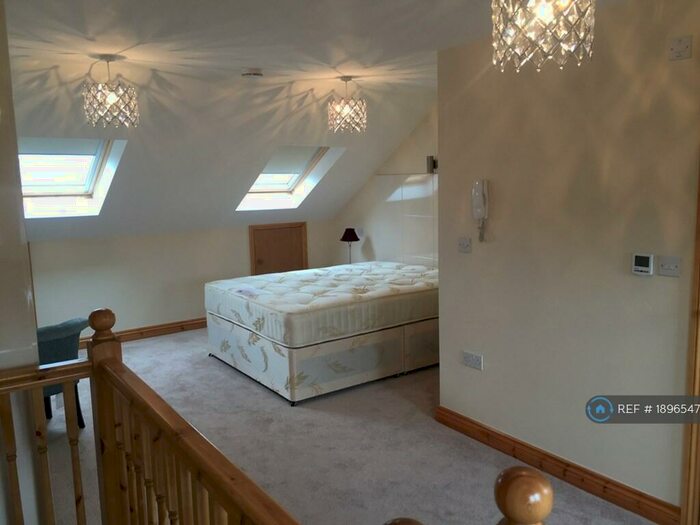 2 Bedroom Flat To Rent In Stanley Grove, Reading, RG1