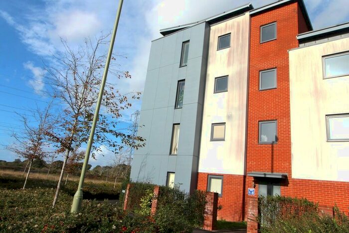 2 Bedroom Flat To Rent In Flat Berkshire House, PO7