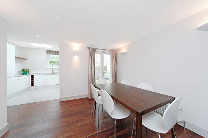 3 Bedroom Flat To Rent In Sedlescombe Road, London, SW6