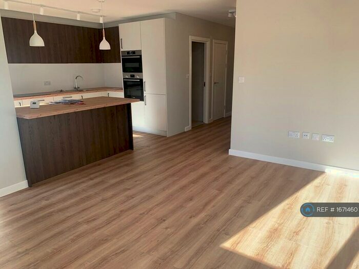 2 Bedroom Flat To Rent In The Pines, Purley, CR8