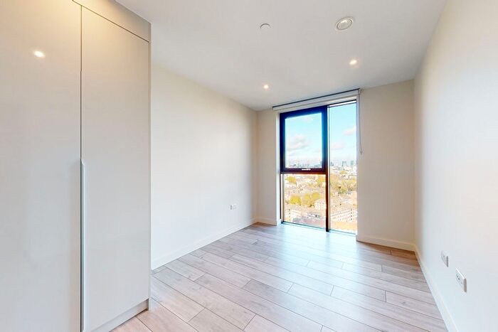 3 Bedroom Flat To Rent In New Kent Road, London, SE1