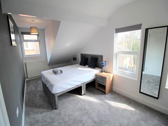 1 Bedroom Flat To Rent In Kirkstall Lane (room ), Headingley, Leeds, LS6