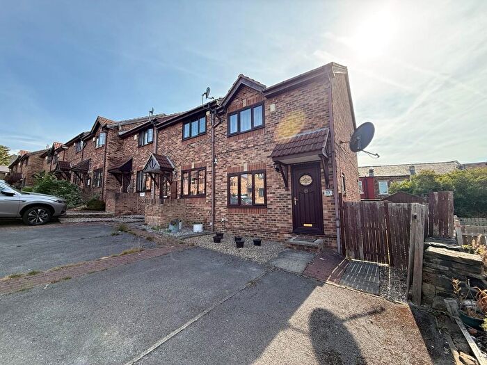 2 Bedroom End Of Terrace House For Sale In Castle Hill View, Heckmondwike, WF16