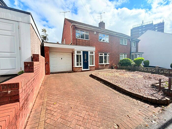 3 Bedroom Semi Detached House To Rent In Grange Road, Dudley, DY1
