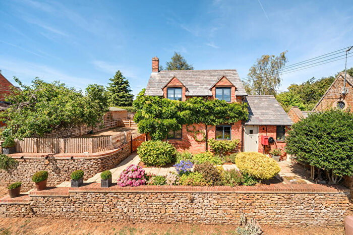 3 Bedroom Cottage For Sale In Shutford Road, Balscote, OX15