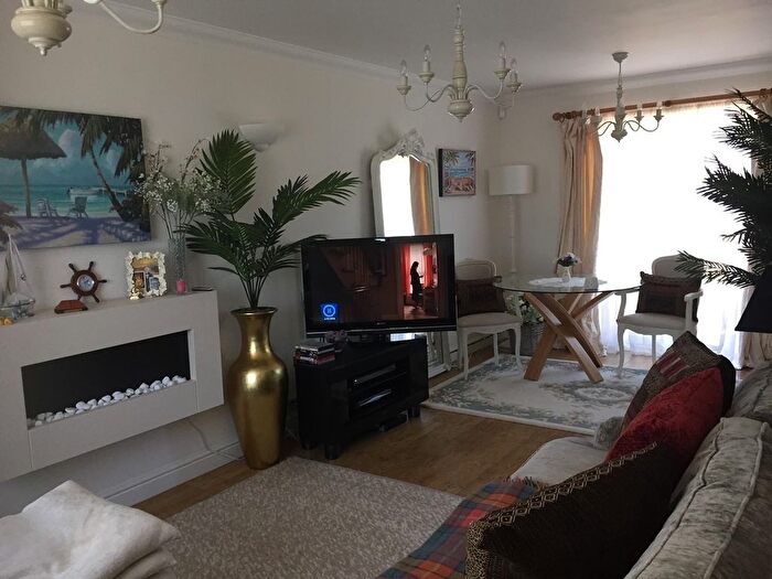 2 Bedroom Semi-Detached House For Sale In Springfield Drive, Rye, TN31