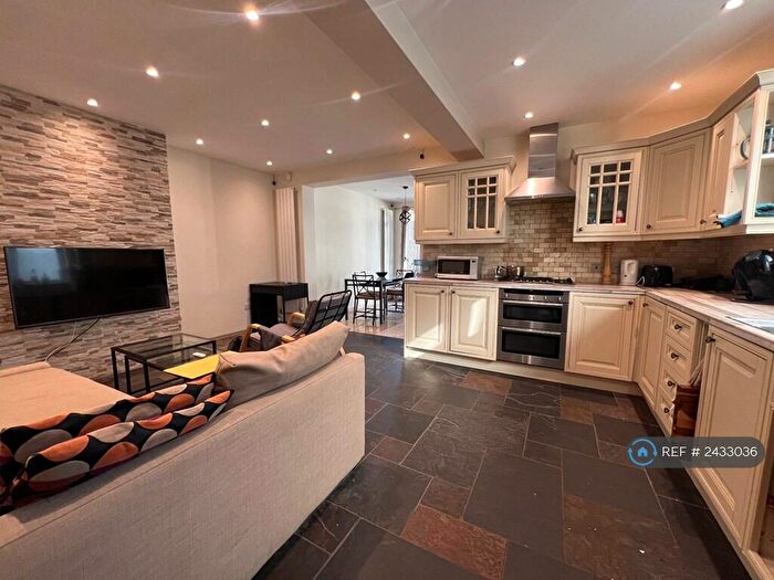 4 Bedroom End Of Terrace House To Rent In Rochester Way, London, SE9