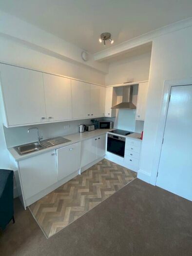 3 Bedroom Flat To Rent In Fountainbridge, Fountainbridge, Edinburgh, EH3