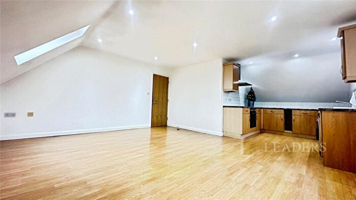 2 Bedroom Flat To Rent In Farley Hill, Luton, Bedfordshire, LU1