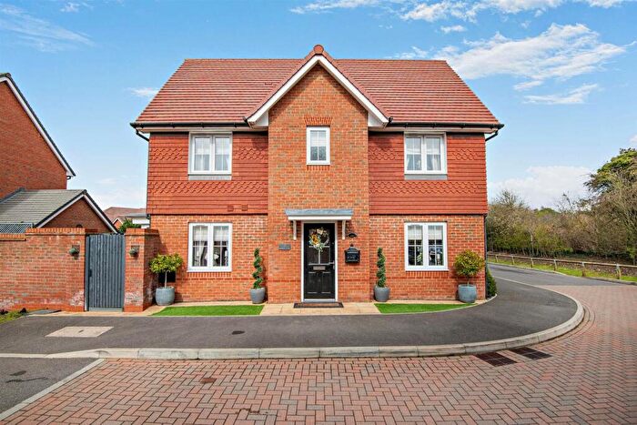 3 Bedroom Detached House For Sale In Matthews Avenue, Harrietsham, Maidstone, ME17