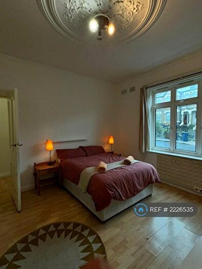 Studio To Rent In Merton House, London, NW4