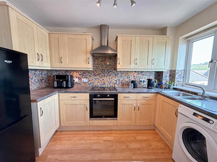 2 Bedroom Flat For Sale In Grebe Close, Dunston, Gateshead, NE11