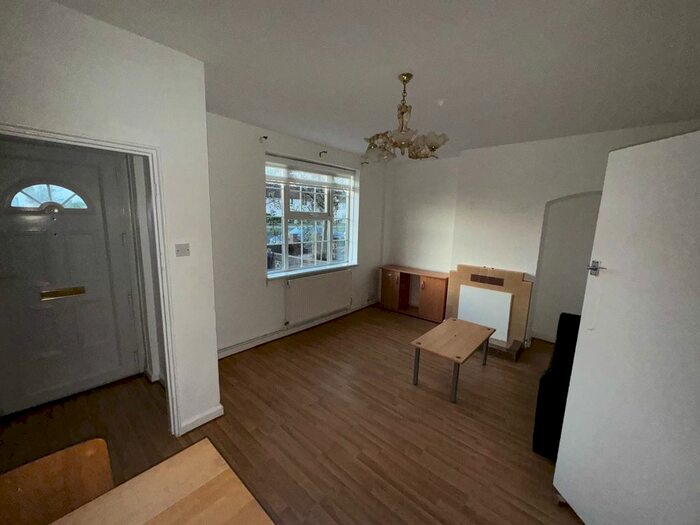 2 Bedroom Terraced House To Rent In The Roundway, London, N17