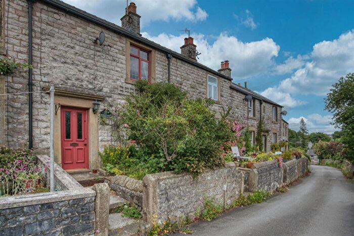 2 Bedroom House For Sale In Terrace Road, Tideswell, SK17