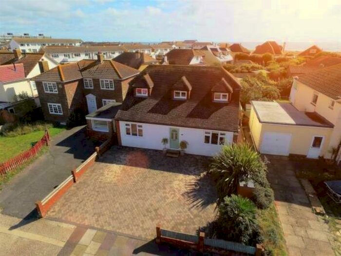 4 Bedroom Detached House To Rent In Beach Green, Shoreham, BN43