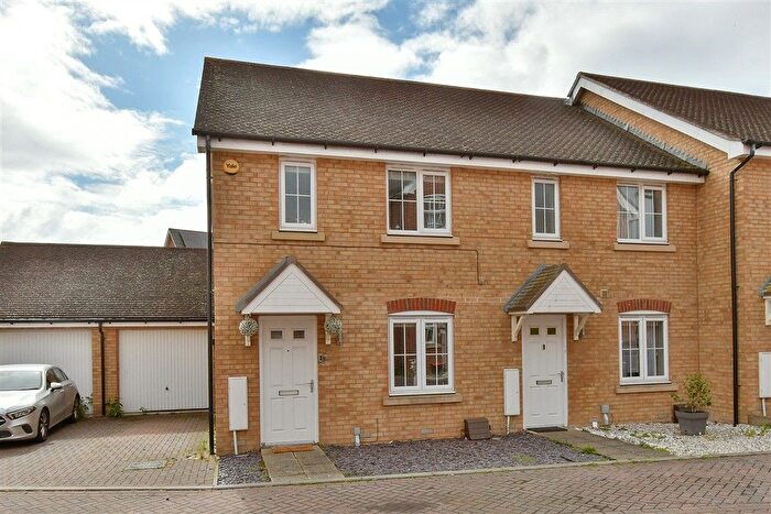 3 Bedroom End Terrace House For Sale In Clifford Crescent, Sittingbourne, Kent, ME10