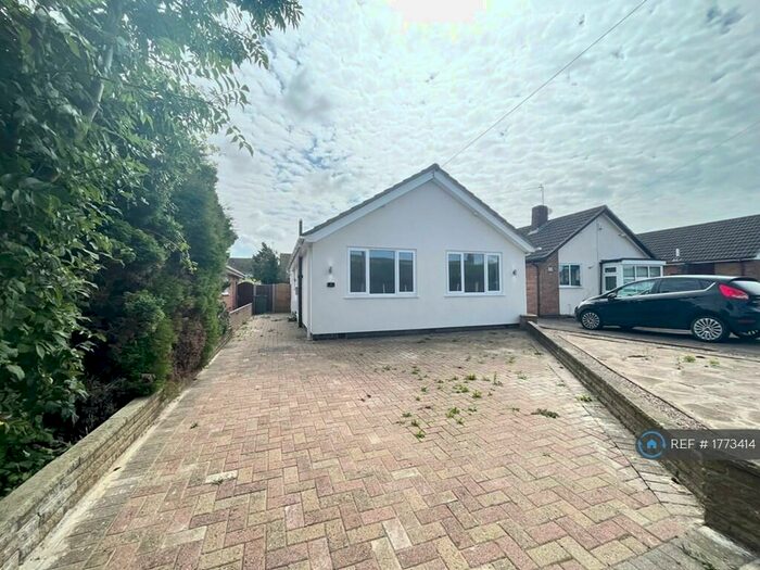 3 Bedroom Bungalow To Rent In Coombe Rise, Oadby, Leicester, LE2