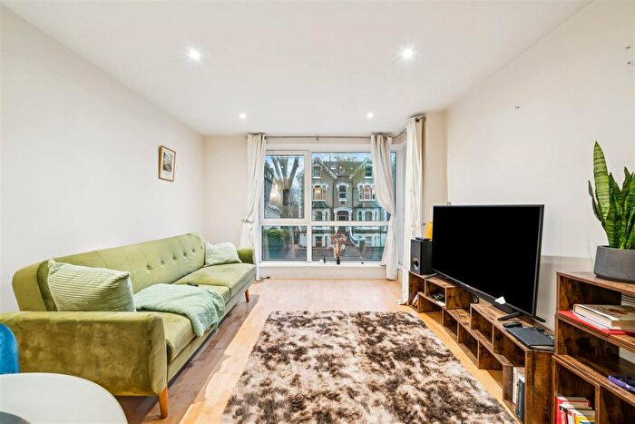1 Bedroom Flat For Sale In Chiswick High Road, London, W4