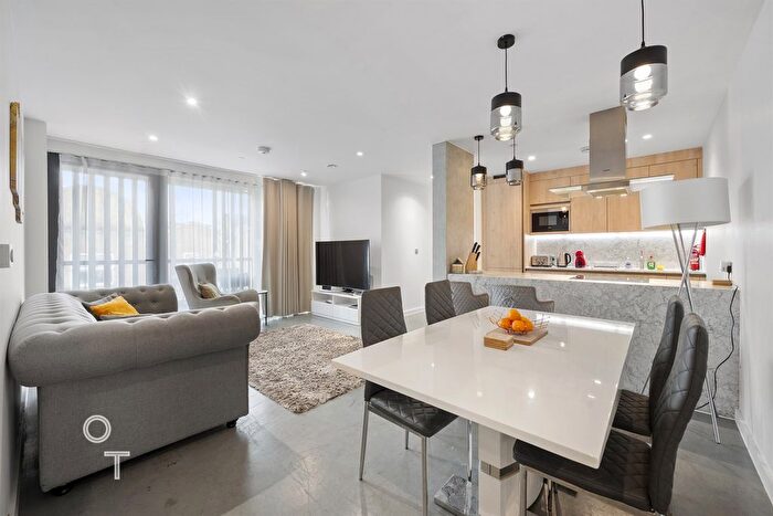 2 Bedroom Flat To Rent In Holmes Road, London, NW5