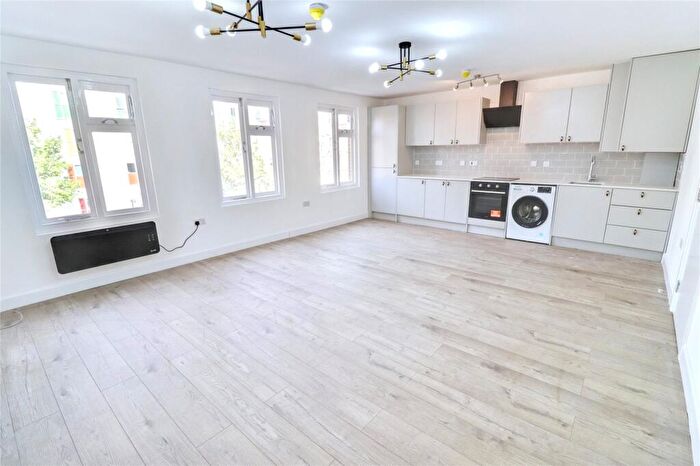 1 Bedroom Apartment To Rent In Holloway Road, Islington, London, N7