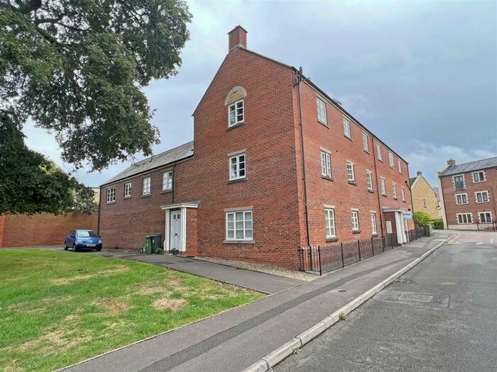 2 Bedroom Apartment To Rent In Home Orchard, GL5