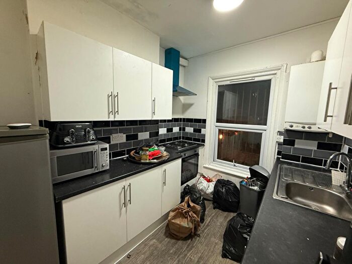 3 Bedroom Flat To Rent In Station Road, Chadwell Heath, RM6