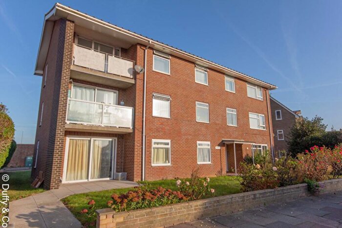 1 Bedroom Flat To Rent In Beach Green, Pebble Lodge, BN43