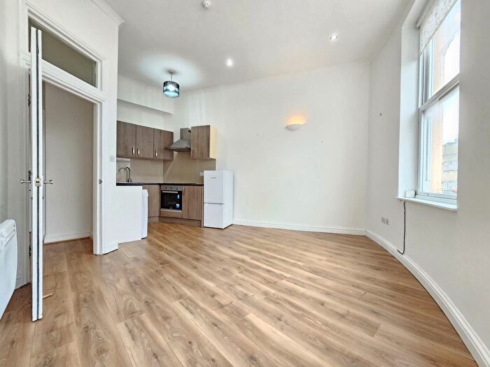1 Bedroom Flat To Rent In Stoke Newington Road, London, N16
