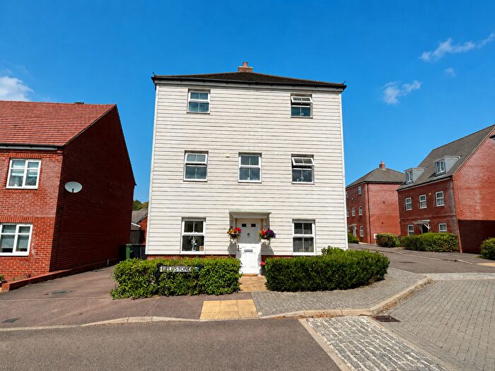 5 Bedroom Detached House For Sale In Fieldstone, Houghton Regis, LU5