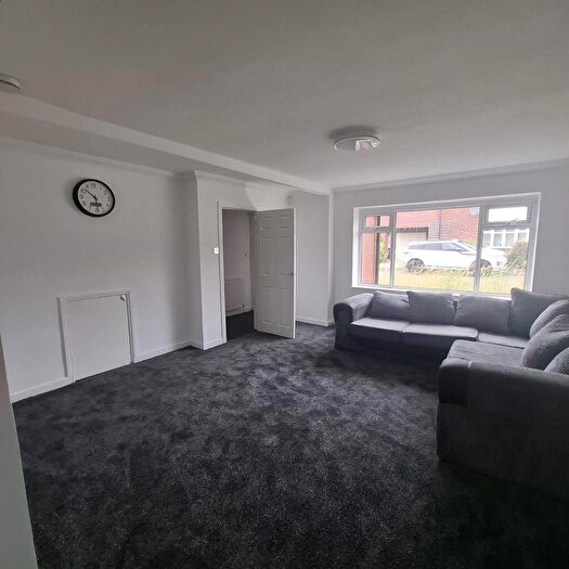 3 Bedroom Semi-Detached House To Rent In Rufford Close, Ashton-Under-Lyne, OL6