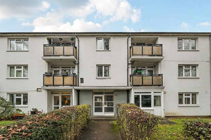 2 Bedroom Flat For Sale In St. Mary's Road, London, SE15