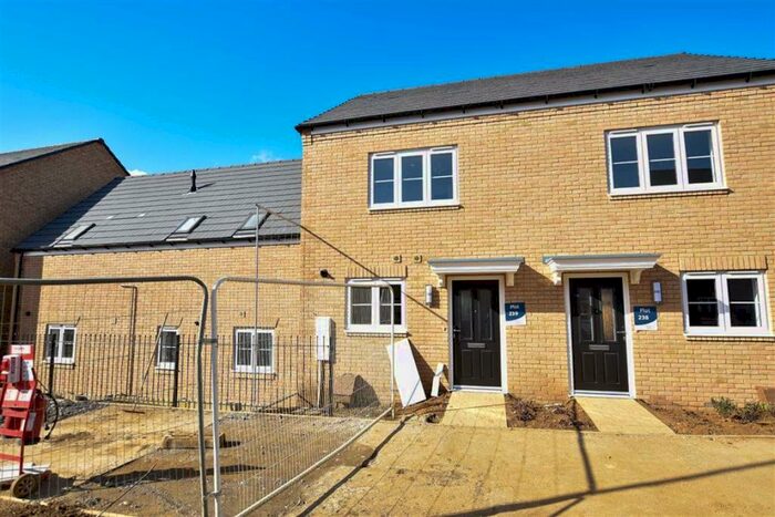 2 Bedroom Semi-Detached House To Rent In Irthlingborough Road North, Wellingborough, NN8